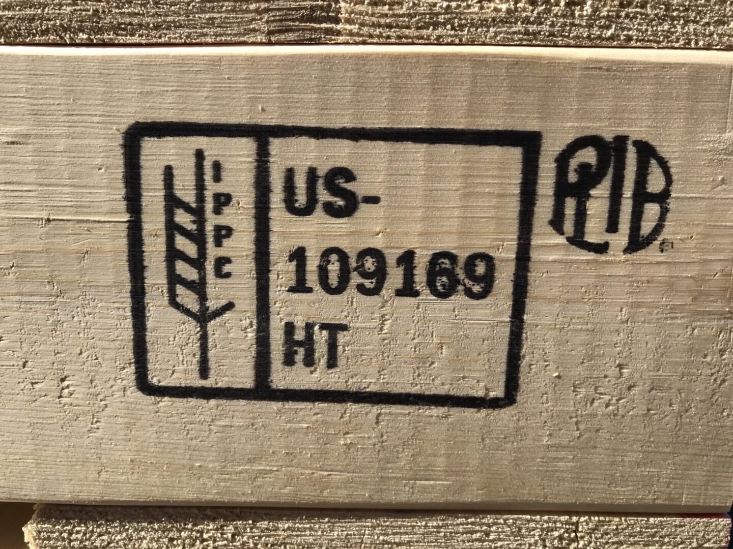 A box with the us 1 0 9 1 6 9 ht stamp on it.